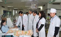 Kota Hanoi memperingati Hari Dokter Vietnam 27 Februari.