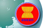 ASEAN mendorong   pembangunan  komunitas  ekonomi pada tahun 2015