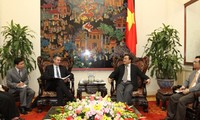 Deputi PM Hoang Trung Hai menerima Deputi Menteri Perdagangan AS urusan perdagangan internasional.