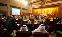 Semua negara  Arab menolak  intervensi  militer dari luar di Suriah.