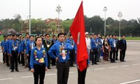 Liga Pemuda  Komunis Ho Chi Minh mengadakan upacara melaporkan  prestasi  dan  berziarah ke Mousolium  Presiden Ho Chi Minh