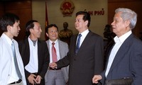 Perdana Menteri  Nguyen Tan Dung mengadakan temu kerja dengan para ekonom.