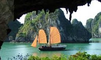 Acara pengumuman  Teluk Ha Long sebagai keajaiban  alam dunia  baru.