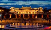 Jumpa pers mengumumkan Tahun Pariwisata Nasional daerah pesisir Trung Bo Utara -Hue 2012
