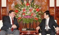 Presiden  TruongTan Sang  menerima Duta Besar Mongolia sehubungan dengan akhir masa baktinya di Vietnam
