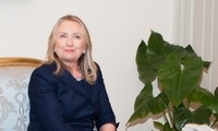Menlu AS  Hillary Clinton  tiba di Israel