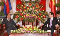 Presiden Vietnam Truong Tan Sang dan PM Nguyen Tan Dung menerima Ketua Parlemen Kerajaan Kamboja Heng Samrin