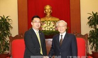 Sekjen  Nguyen Phu Trong menerima Dubes Singapura di Vietnam Simon Wong Wie Kuen
