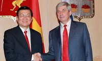 Presiden Vietnam Truong Tan Sang mekukan pertemuan dengan Penjabat Ketua Duma Negara Rusia