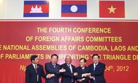 Penutupan  Konferensi ke-4 Komisi Hubungan Luar Negeri Parlemen Kamboja-Laos-Vietnam tentang segi tiga perkembangan