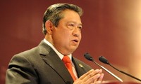 Presiden Indonesia Susilo Bambang Yudhoyono  menegaskan politik  hubungan luar  negeri demi perdamaian