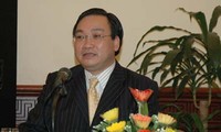 Deputi PM Vietnam Hoang Trung Hai  memeriksa pekerjaan  perancangan kelompok pelabuhan laut nomor 5