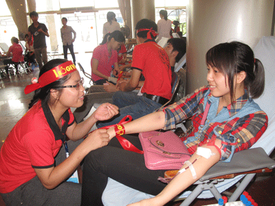 Hari Pesta Kalangan muda menyumbangkan darah –tahun 2012.