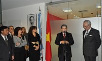 Pameran foto tentang Vietnam di Argentina untuk memperingati ultah ke-67 Hari Nasional Vietnam 2 September.