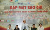 Program  pertemuan dan kesenian “Demi Vietnam Tengah yang  tercinta” akan segera berlangsung di kota Hanoi.
