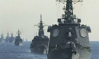 Jepang melakukan latihan perang untuk mendemonstrasikan  kekuatan angkatan laut.