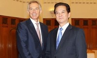 PM Vietnam Nguyen Tan Dung menerima mantan PM Inggeris Tony Blair