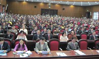 MN Vietnam membahas situasi perkembangan  sosial-ekonomi .