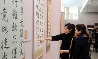 Pameran  seni kaligrafi Republik Korea tentang  karya Presiden Ho Chi Minh “Catatan  harian  dalam penjara”