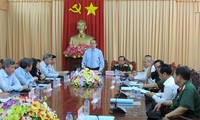 Deputi PM Vietnam Nguyen Thien Nhan melakukan kunjungan kerja ke unit –unit Markas Komando Daerah Militer  Nomor 9