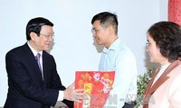 Presiden Vietnam Truong Tan Sang  mengucapkan selamat Hari Raya Tet kepada para sastrawan, seniman-seniwati dan intelektual.