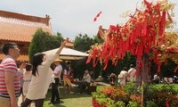 Komunitas orang Vietnam di luar negeri  merayakan Hari Raya Tet tradisional Bangsa Vietnam.
