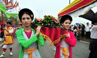 Pesta Budaya folklor jalanan membuka Hari Haul Cikal Bakal Bangsa Raja Hung – Pesta Kuil Raja Hung.