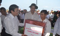 Presiden Vietnam, Truong Tan Sang melakukan kunjungan  di pulau Ly Son, provinsi Quang Ngai