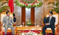PM Vietnam, Nguyen Tan Dung  menerima Menteri urusan kebijakan ekonomi  dan keuangan Jepang.