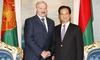 PM Vietnam Nguyen Tan Dung mengadakan pertemuan dengan Presiden Belarus Alexander Lukashenko