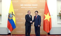 Menteri Luar Negeri dan Transmigrasi Ekuador melakukan kunjungan di Vietnam.