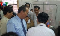 Deputi PM Vietnam Nguyen Thien Nhan  mengujungi Rumah Sakit Mata Pusat