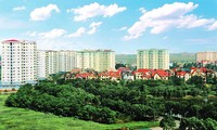 Kota Hanoi mengembangkan secara lebih baik  peranan sebagai pusat ekonomi  besar dari Tanah Air.