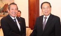 Sekjen, Presiden Laos menerima delegasi  pejabat Mahkamah  Rakyat Agung  Vietnam.
