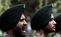 India dan Pakistan  tembak-menebak  lagi di kawasan Kashmir.