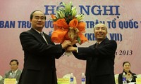 Nguyen  Thien Nhan  memegang jabatan sebagai Ketua Pengurus Besar  Front Tanah Air Vietnam