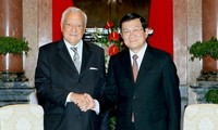 Presiden Vietnam Truong Tan Sang  menerima Ketua Kelompok Legislator  Persahabatan Perancis-Vietnam.