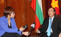 Mendorong  hubungan persahabatan Vietnam-Bulgaria.