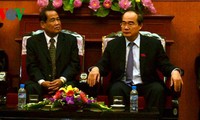 Memperkuat  kerjasama antara Front  dua negara Vietnam-Kamboja.