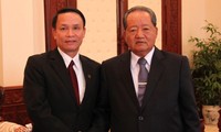 Deputi PM Laos, Asang Laoly  menerima  delegasi Kantor Berita Vietnam