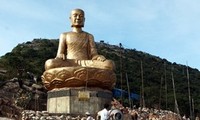 Mega upacara mengenangkan dan meresmikan Patung Raja Buddhis Tran Nhan Tong.