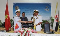 Angkatan Laut  Vietnam dan Brunei Darussalam menegakkan hubungan hot-line