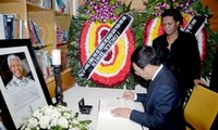 Deputi PM ,merangkap Menlu Vietnam,  Pham Binh Minh  berziarah  kepada alamarhum Presiden Afrika Selatan, Nelson Mandela