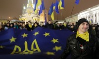 Parlemen Ukraina  menghapuskan  Undang-Undang tentang Anti Demonstrasi yang kontroversial.