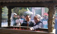 Deputi PM Nguyen Xuan Phuc menghadiri upacara membakar hio di Museum  Quang Trung
