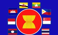 ASEAN  memberikan penilaian di tengah-tengah  pelaksanaan rencana integrasi