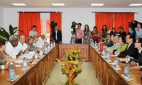 PM Vietnam, Nguyen Tan Dung melakukan pertemuan dengan Ketua Parlemen Kuba