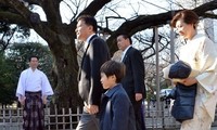 Menteri Dalam Negeri dan Komunikasi Jepang mengunjungi Kuil Yasukuni