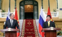 Memperkuat  kerjasama  strategis komprehensif Vietnam-Federasi Rusia