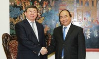 Deputi PM Vietnam Nguyen Xuan Phuc menerima  Deputi Menlu  Mongolia.